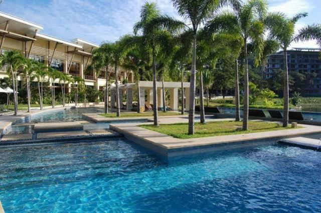 Pico De Loro Resort Condotel Насугбу Екстериор снимка